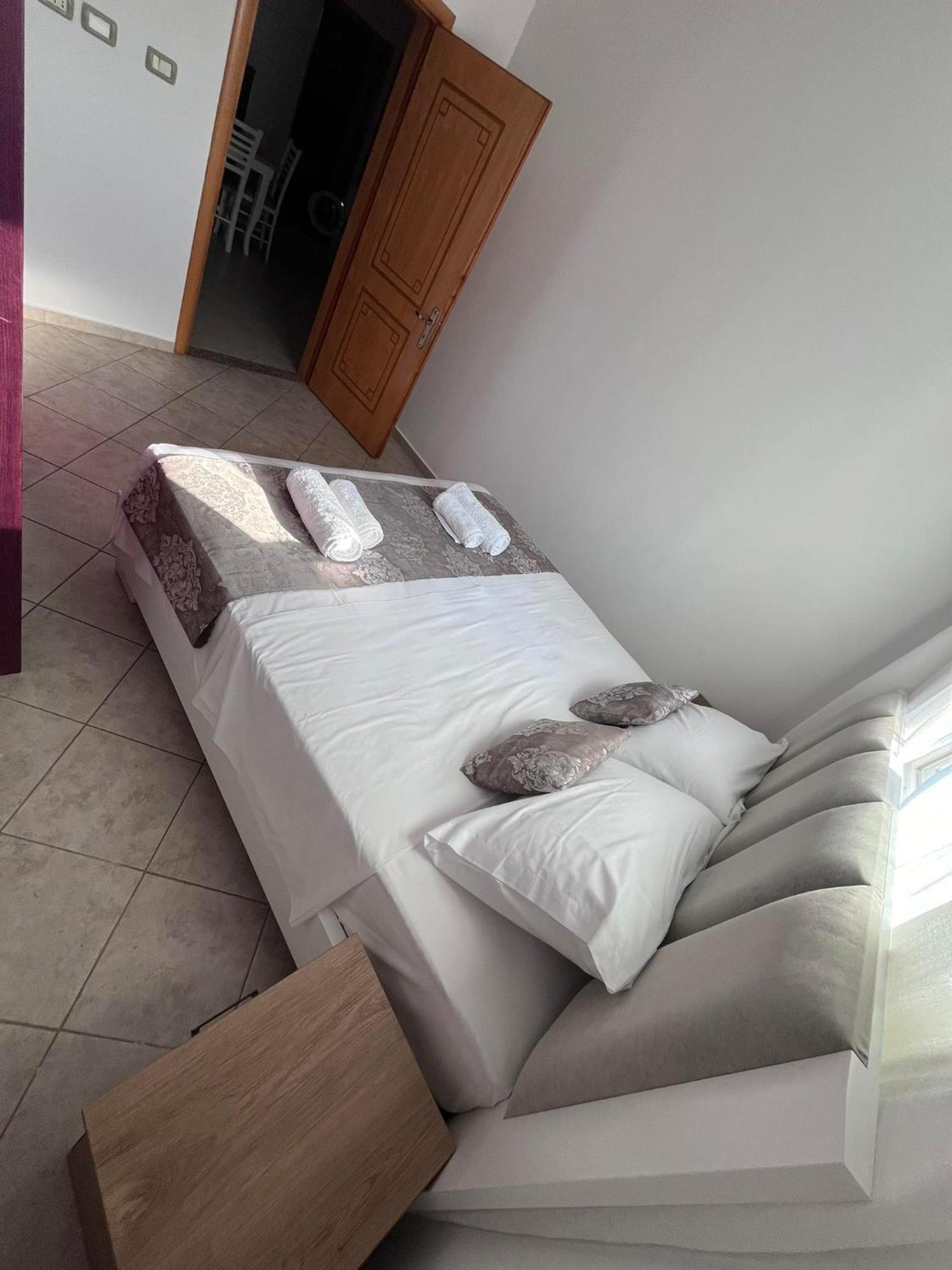 Electra & * Sarande